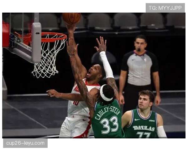 奥坎波斯惊艳世界波助球队关键取胜，状态回暖引关注