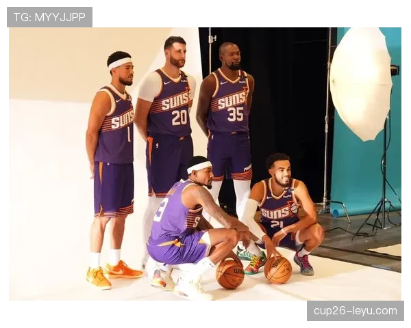 戴维斯边路站位引领战术革新,球队战绩节节攀升表现抢眼 戴维斯边路站位引领战术革新,球队战绩节节攀升表现抢眼