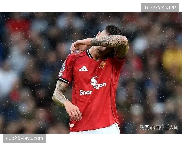 曼联防线失误频繁问题持续,对赛季稳定性形成考验 曼联防线失误频繁问题持续,对赛季稳定性形成考验